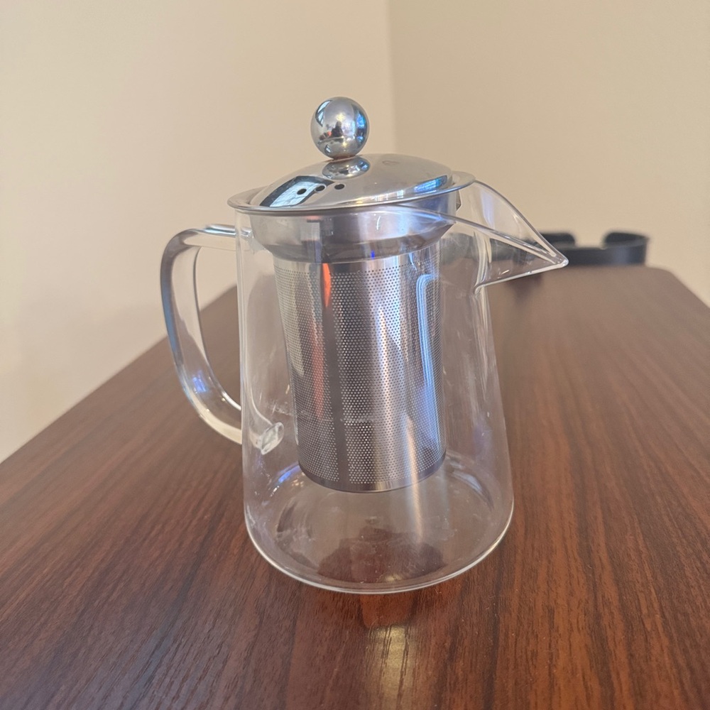 Elegant Glass Teapot with Silver Lid and Infuser (Small & Handy) - Picture 10 of 11
